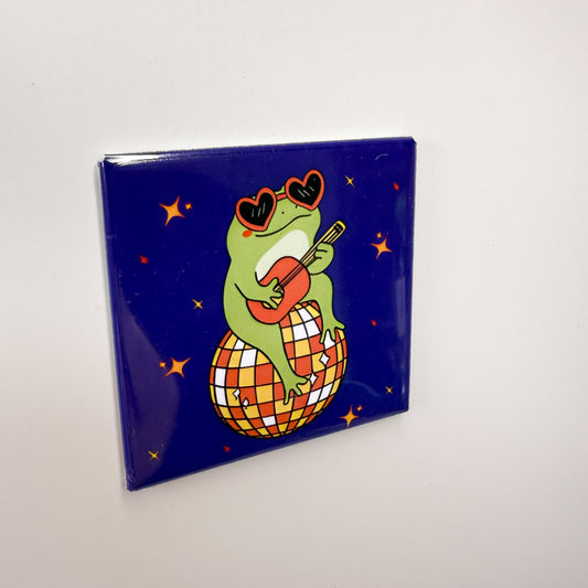 Oetel op rood-wit-geel discobal